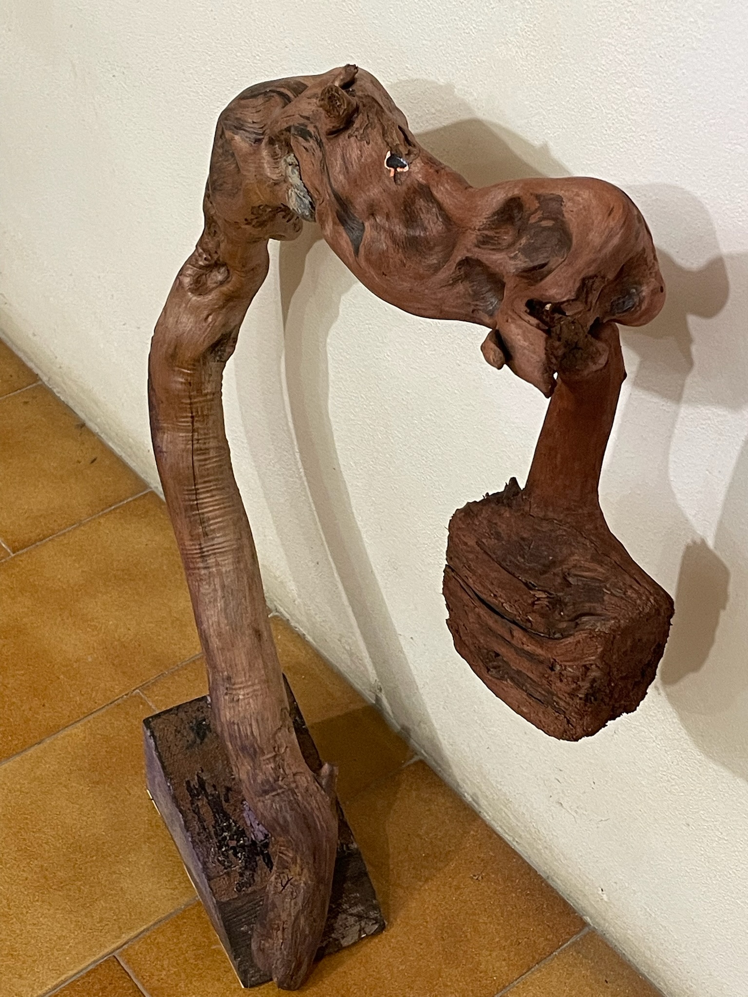 Montico House 01 - Entrance - carved wooden sculpture detail