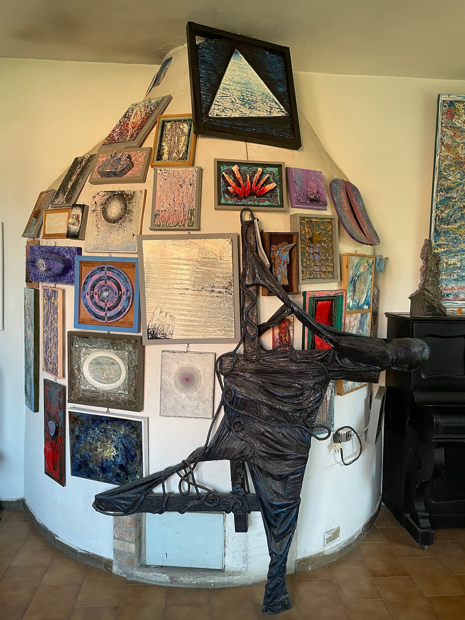 Montico House 03 - Collection wall - historical works and dense hanging