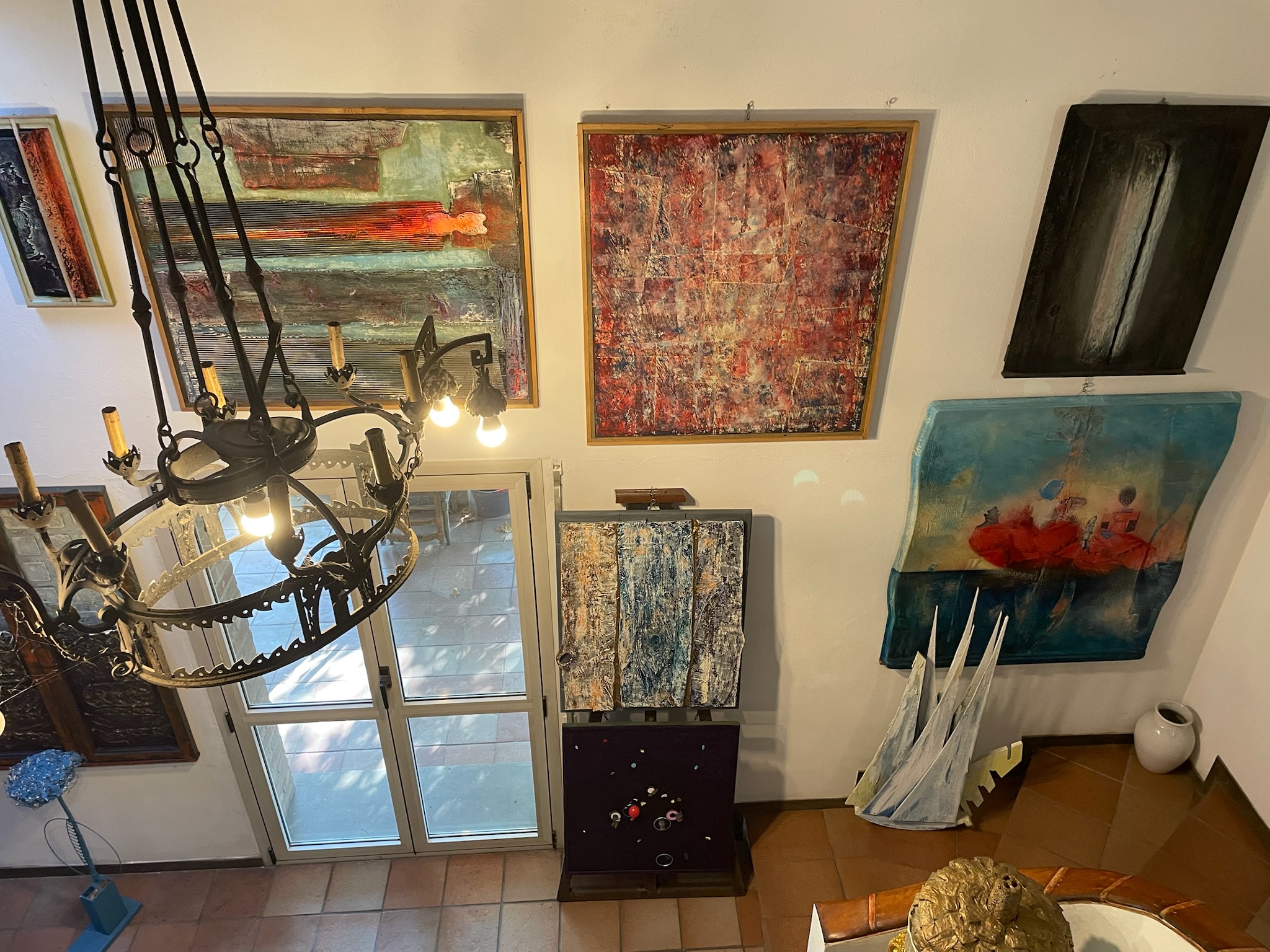 Montico House 05 - Studio corner - floor-level works and worktable