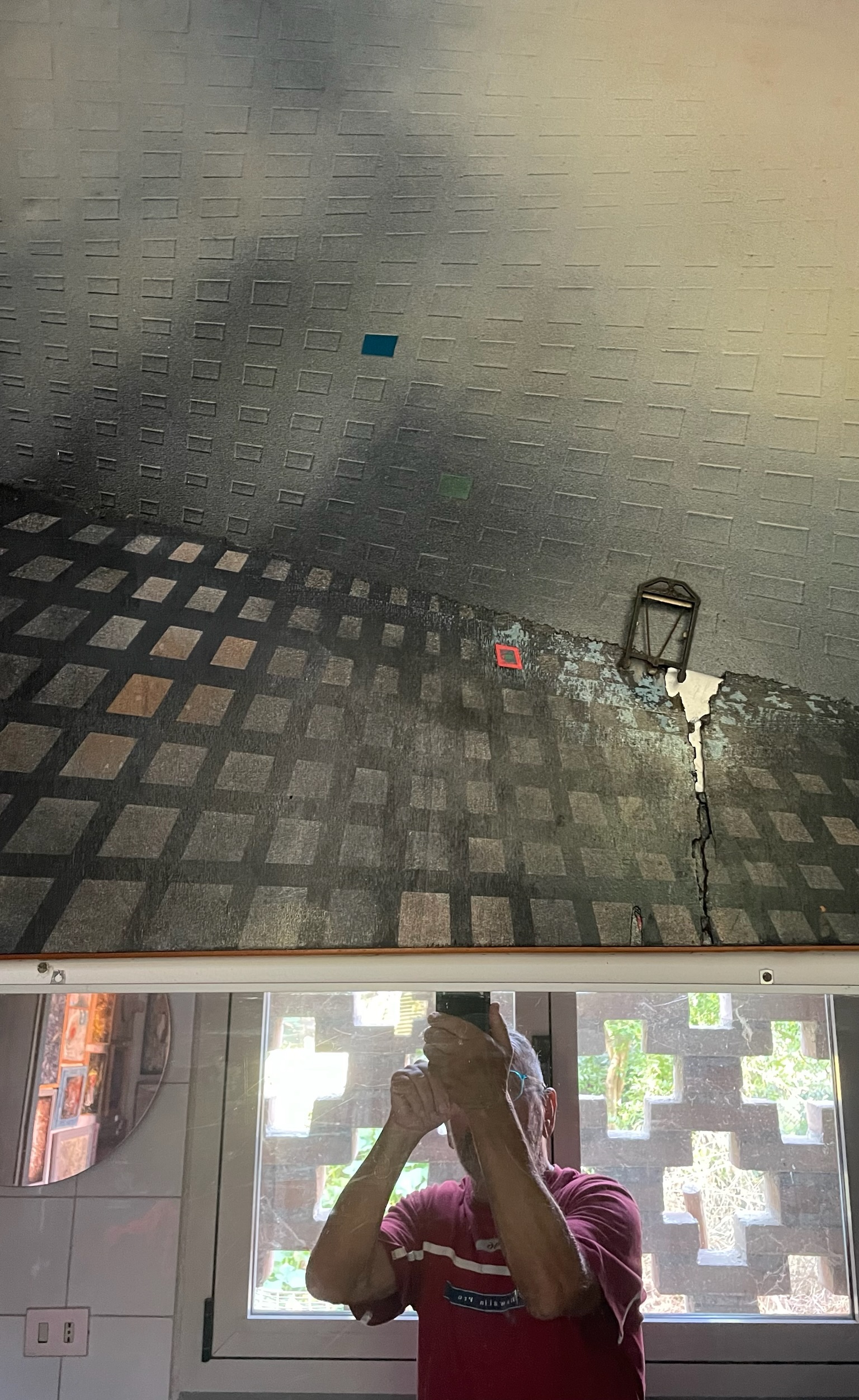 Montico House 09 - Studio bathroom - reflections and light grid