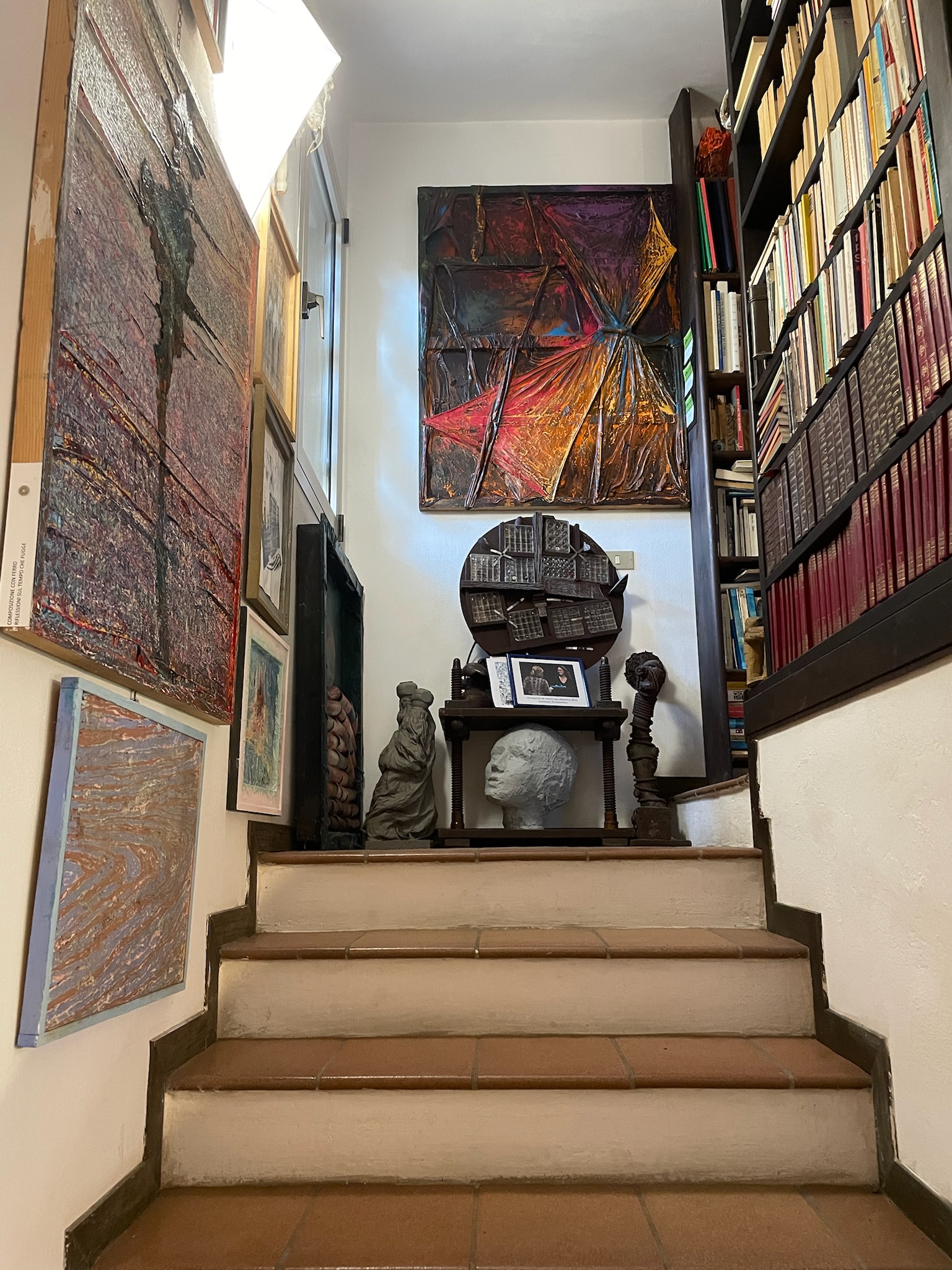 Montico House 10 - Interior staircase - ascent through the home gallery