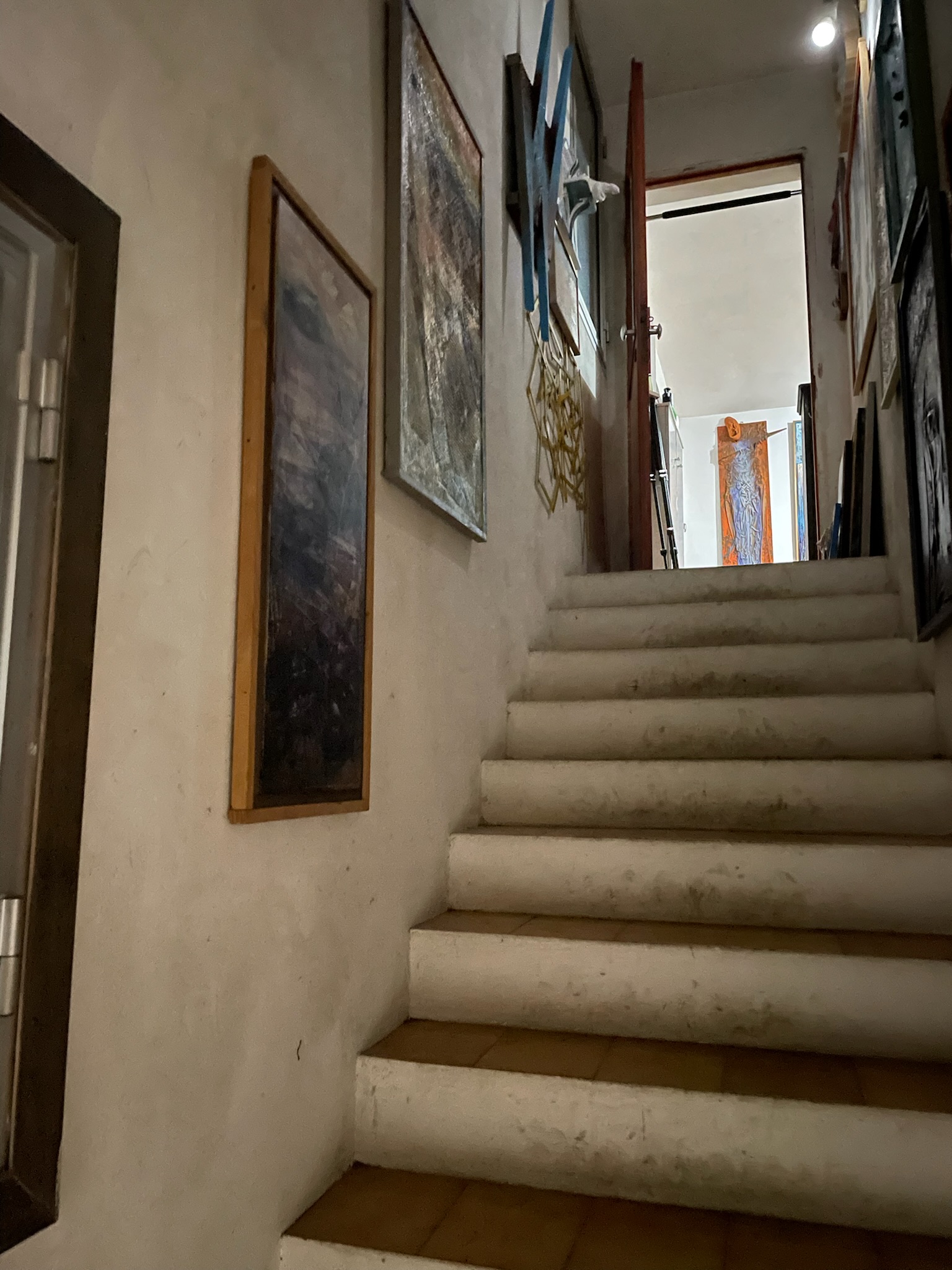 Montico House 16 - Stairwell - vertical perspective of the house