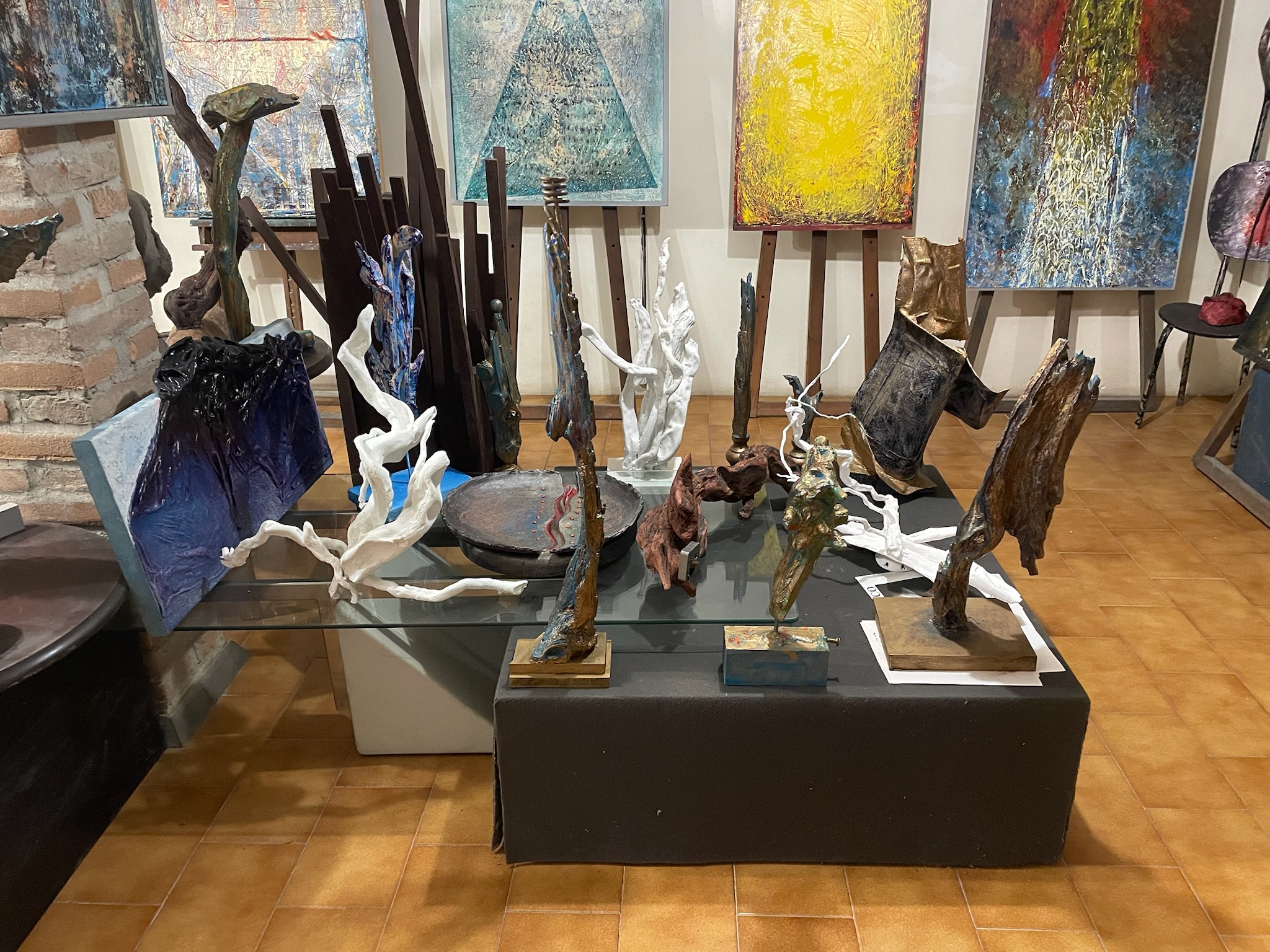 Montico House 18 - Central table - sculptural composition