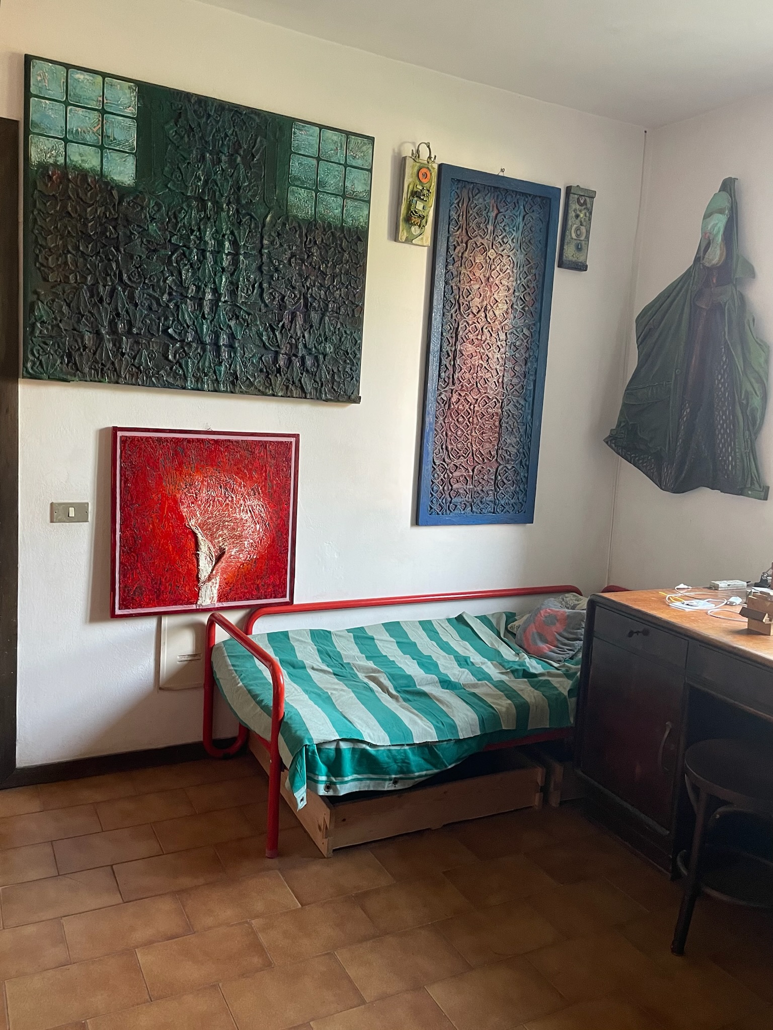 Montico House 24 - Living area - red painting in domestic context