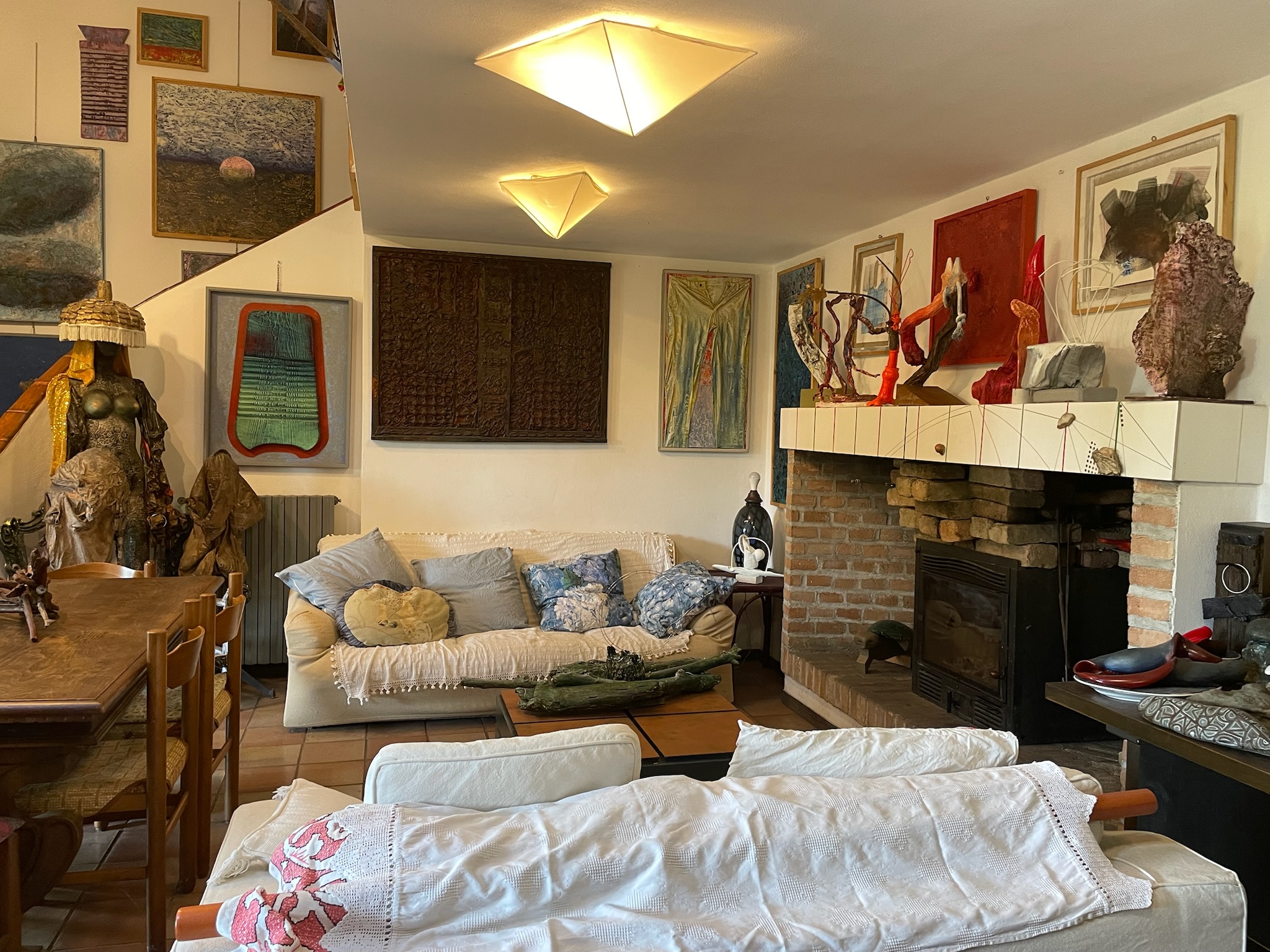 Montico House 27 - Open-plan room - living area, kitchen, and artworks