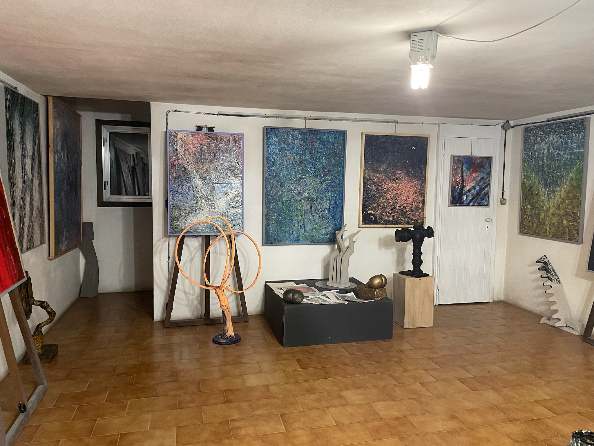 Montico House 56 - Wide view of the main hall - complete setup