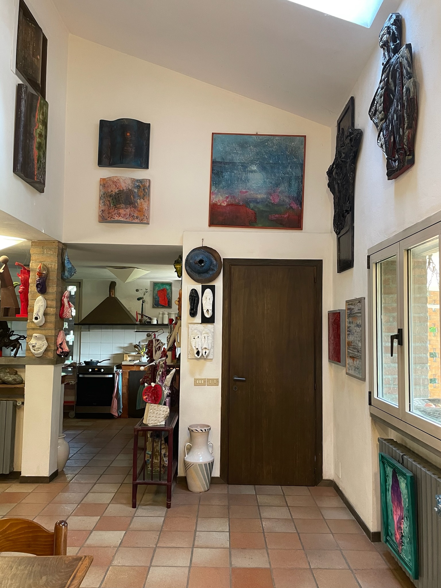 Montico House 57 - Hall-to-kitchen connection - art in continuity